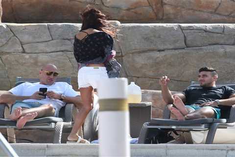 Tyson Fury and brother Tommy soak up the sun with fans in Miami as Gypsy King quits booze ahead of..