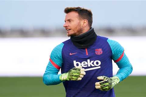 Arsenal could revive Neto transfer bid with Barcelona keeper set to play final game for club..