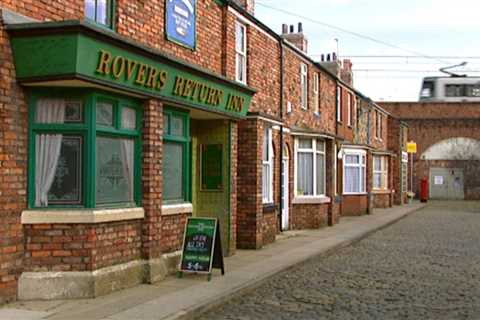 Coronation Street stars are BANNED from going on holiday if they are involved in a major storyline..