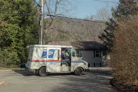 Senators Introduce Bipartisan Bill to Overhaul Postal Service