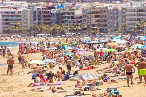Families returning from overseas holidays to expect ‘knock on the door’ from cops checking ten day..