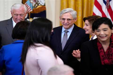 Nancy Pelosi seen chatting to lawmakers WITHOUT Covid mask just hours after warning against similar ..