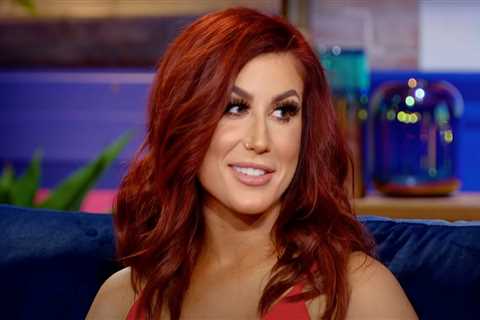 Teen Mom Chelsea Houska shows off flat tummy in a sports bra before a workout session after..