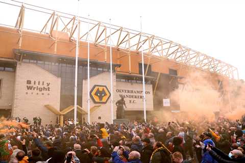 Thousands of Wolves fans beg Nuno Espirito Santo to stay as they wait for him outside Molineux..