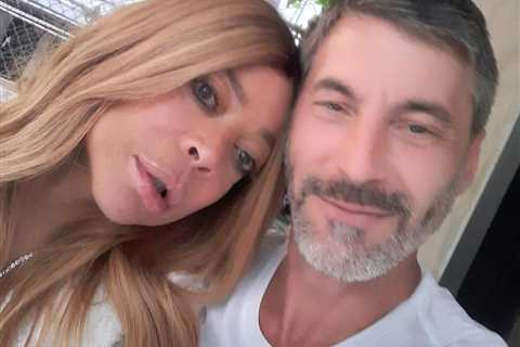 Wendy Williams cuddles up to ‘sexy’ pizza restaurateur Mark Iacono as fans gush couple ‘looks good..