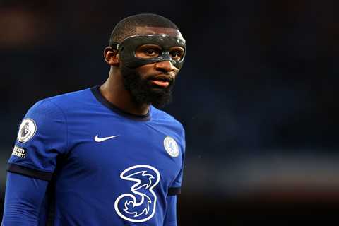 Man Utd legend Rio Ferdinand names four best defenders in Premier League including Chelsea star..