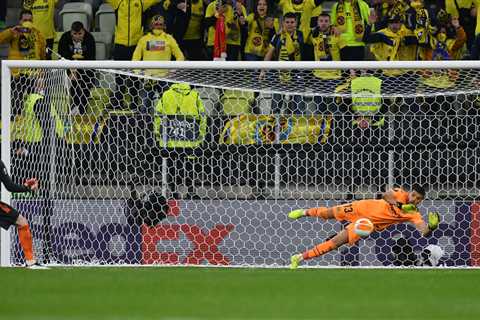Man Utd 1 Villarreal 1 (Villarreal win 11-10 on pens): De Gea MISSES key penalty as Unai Emery wins ..