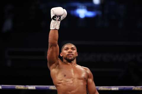 Dillian Whyte blasts Anthony Joshua vs Oleksandr Usyk as a ‘dead fight’ and slams Ukrainian as..