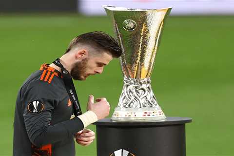 Man Utd ace De Gea didn’t look like saving penalty and Henderson should’ve come on for shootout,..