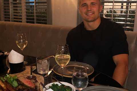 England rugby star Henry Slade branded a Covidiot for saying he ‘doesn’t agree with’ vaccine and..