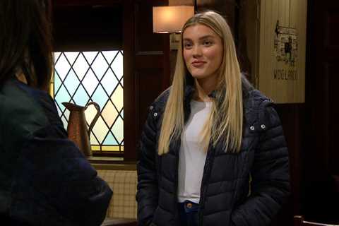 Emmerdale spoilers: Leanna Cavanagh seduces Billy Fletcher behind boyfriend Jacob Gallagher’s back