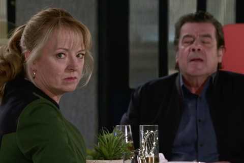 Corrie fans spot HUGE blunder as Johnny recognises Sharon from prison