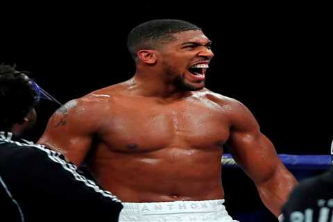 Tyson Fury’s promoter Frank Warren warns Anthony Joshua to not ‘slip up’ in next fight and wants..