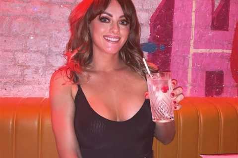Coronation Street’s Katie McGlynn looks very different as she swaps her famous blonde hair for..