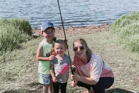Teen Mom Chelsea Houska admits her kids had a ‘major meltdown and a poop blowout’ during a fishing..