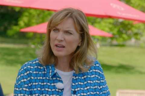 Fiona Bruce is left speechless at the HUGE price tag for a “gobstopper” on Antiques Roadshow