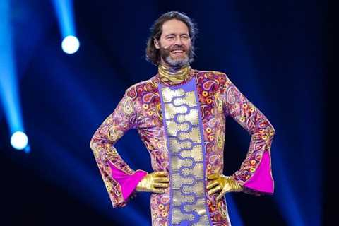 Masked Dancer’s Howard Donald, 53, shows off his incredible flexibility after being revealed as Zip