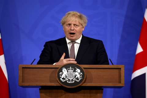 Brussels will start trade war with UK if Boris Johnson overrides Brexit treaty so NI can keep..