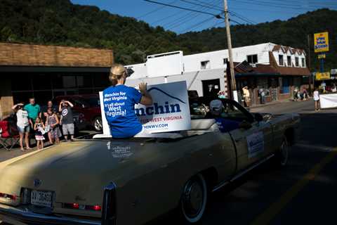 How Joe Manchin Survives as a Democrat in West Virginia