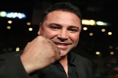 Oscar De La Hoya, 48, calls out Floyd Mayweather, 44, after two comeback fights starting in..