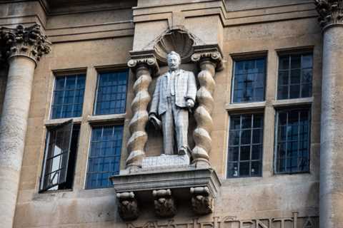 Universities Minister scolds ‘ridiculous’ Oxford dons threatening to boycott teaching over statue..