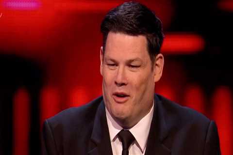The Chase’s Bradley Walsh issues brutal ‘punishment’ to Mark Labbett for cheeky buzzer tactic