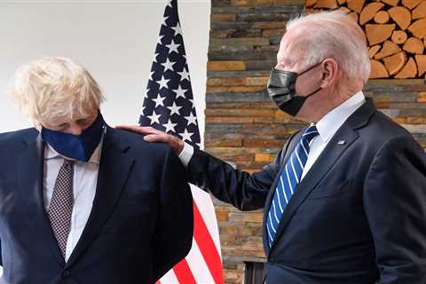 Joe Biden shows ‘superior power’ with stern gestures while Boris Johnson tries ‘Trump mode’, says..