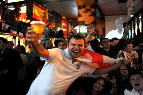 Pub drinkers to be banned from singing songs like ‘Football’s Coming Home’ due to Covid rules