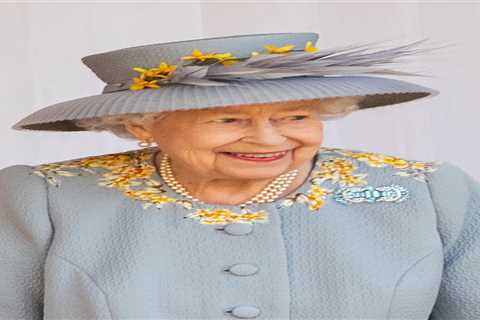The Queen’s sweet nod to her late mum with pretty aquamarine brooch for Trooping The Colour..