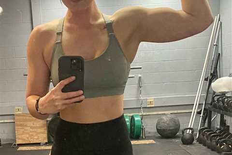 Jessa Duggar’s rebel sister-in-law Jessica debuts muscular new figure in sports bra &amp; spandex..