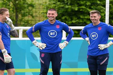 Dean Henderson withdraws from England squad for Euro 2020 with hip injury as Aaron Ramsdale is..