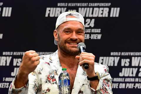 Tyson Fury backs Anthony Joshua to beat ‘pumped up cruiserweight’ Oleksandr Usyk and walk ‘straight ..