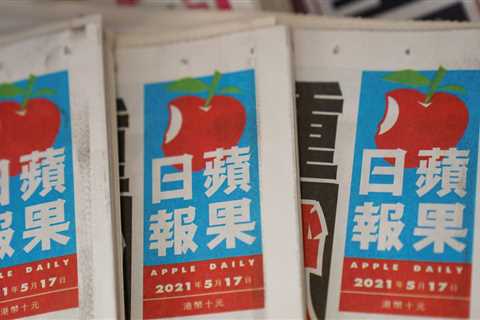 Hong Kong Police Arrest Executives at a Pro-Democracy Newspaper