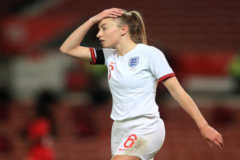 Leah Williamson signs Arsenal contract extension and reveals aim to win more trophies with club