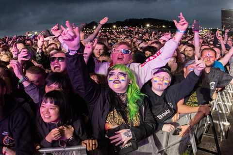 Mosh pits return to Britain for first time since Covid rocked the nation