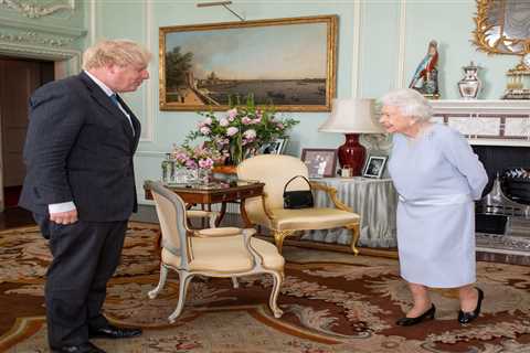The Queen has Kate &amp; Wills’ photo in pride of place while Meghan &amp; Harry are ‘hidden’ in..