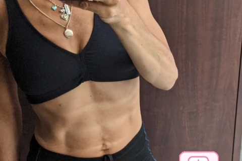 Countryfile’s Julia Bradbury poses in a crop top and reveals her weight as she hits back at..