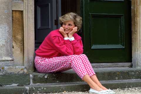 Princess Diana had ‘schoolgirl crush’ on Charles &amp; had pictures of future husband above bed as..