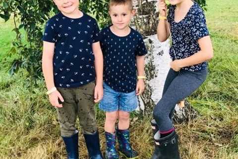 Queen sends heartwarming message to three siblings who penned sweet handwritten note after Prince..