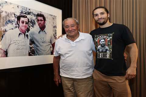 Muhammad Ali’s grandson Nico turns pro with Top Rank’s Bob Arum, 50 years after promoter guided..