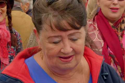 Antiques Roadshow guest looks like she might faint as old Barbie winds up being worth a staggering..