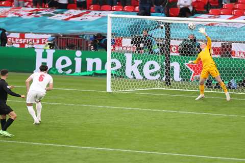 Watch England keeper Jordan Pickford pull off wonder-save from Kai Havertz rocket in win over..