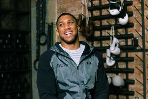 Amir Khan warns Anthony Joshua to ‘keep away’ from Tyson Fury despite branding world champion a..