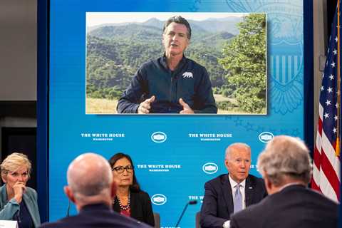 Biden Pledges Money for Firefighters as a Heat Wave and Wildfires Roil the West