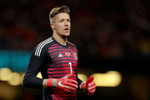 Chelsea set to make shock Wayne Hennessey contract offer to be back-up keeper after 34-year-old..