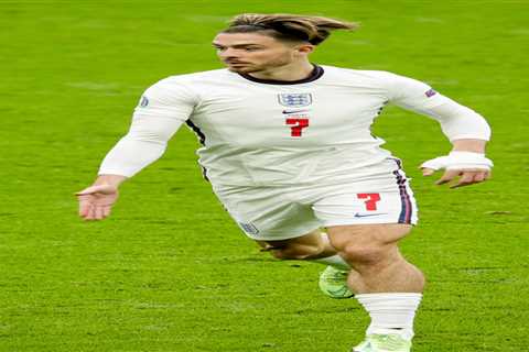 Why is Jack Grealish playing with a bandage on his hand at Euro 2020?