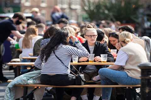 Boris Johnson to scrap QR code sign-in for pubs &amp; restaurants curbing number of Brits forced to ..