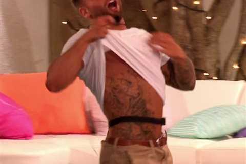 Love Island’s Jake strips off and jumps in the pool at prospect of sex with Liberty as they’re..