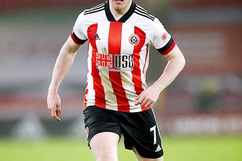Rangers complete free transfer of John Lundstram as midfielder pens three-year deal at Ibrox