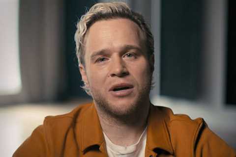 Olly Murs reveals he broke down in tears in front of strangers as he struggled to get over Caroline ..